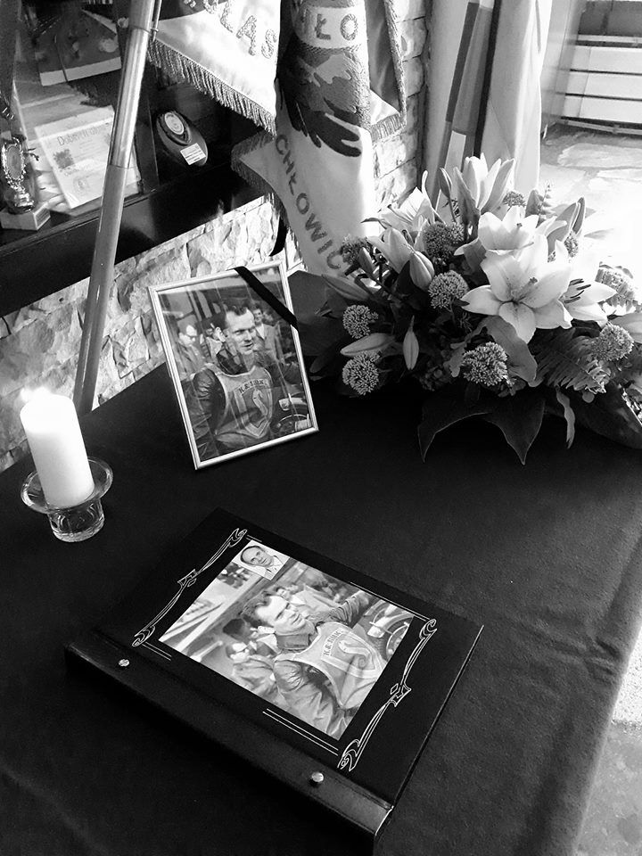 Księga kondolencyjna poświęcona pamięci zmarłego Pawła Waloszka